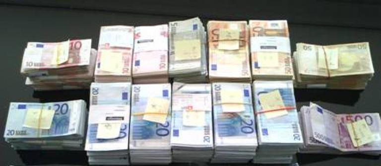Billetes-dinero-fraude-fiscal_EDEIMA20110131_0002_1.jpg