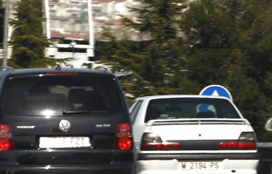 Coche-trafico-velocidad-limitada_EDEIMA20110527_0013_1.jpg
