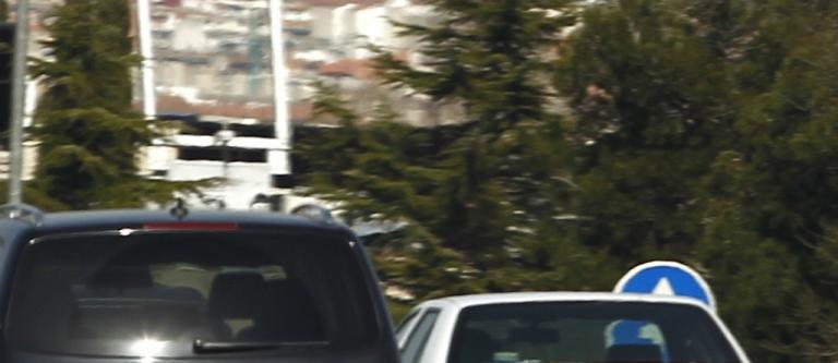 Coche-trafico-velocidad-limitada_EDEIMA20110527_0013_1.jpg