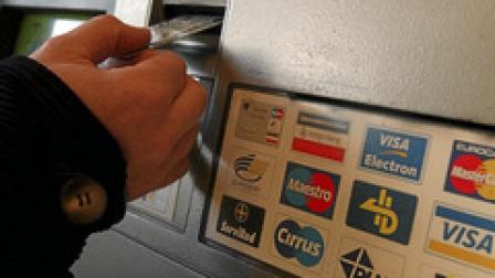 Dinero-electronico-VISA-cajeto-tarjeta_EDEIMA20110511_0004_1.jpg