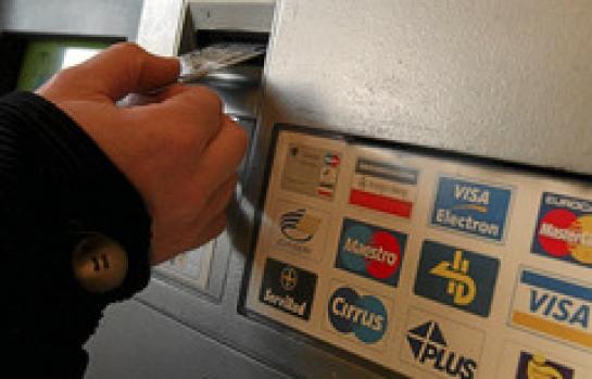 Dinero-electronico-VISA-cajeto-tarjeta_EDEIMA20110511_0004_1.jpg