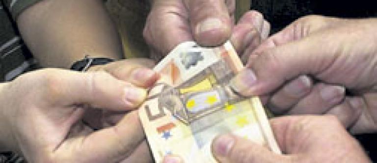 Dinero-moneda-euros-capital_EDEIMA20110721_0007_1.jpg