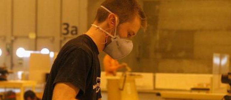 Empleo-fabrica-trabajador-industria_EDEIMA20151104_0005_1.jpg