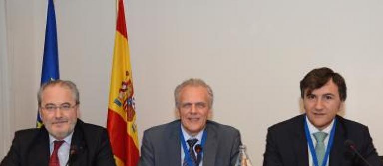 Mesa-jornada-Notariado_EDEIMA20140613_0009_1.jpg