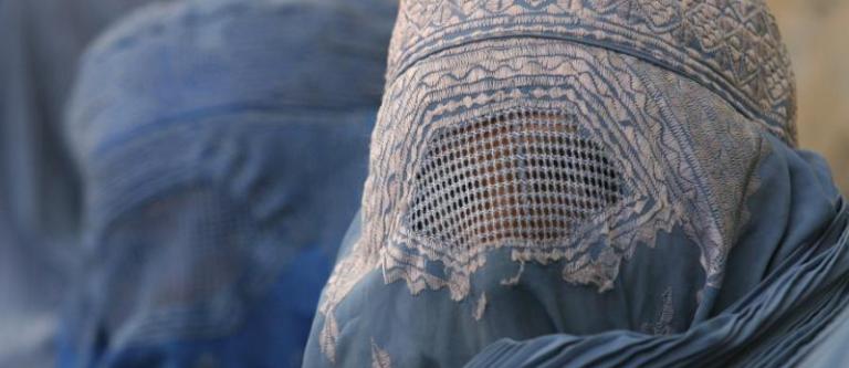 Mujer-vestida-burka_EDEIMA20101209_0001_1.jpg