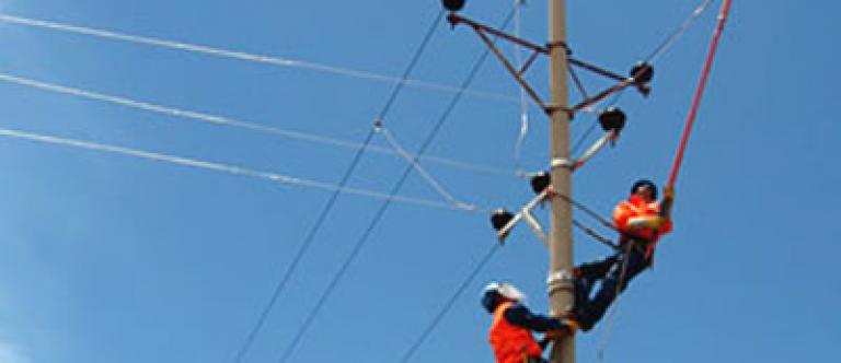 Riesgos-laboraleselectricidadtrabajadores_EDEIMA20110427_0003_1.jpg