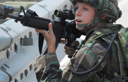 mujer-militar-soldado_EDEIMA20110704_0007_1.jpg
