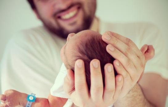 Nacimientopermiso-paternidadpadrehijo_EDEIMA20180319_0025_1.jpg