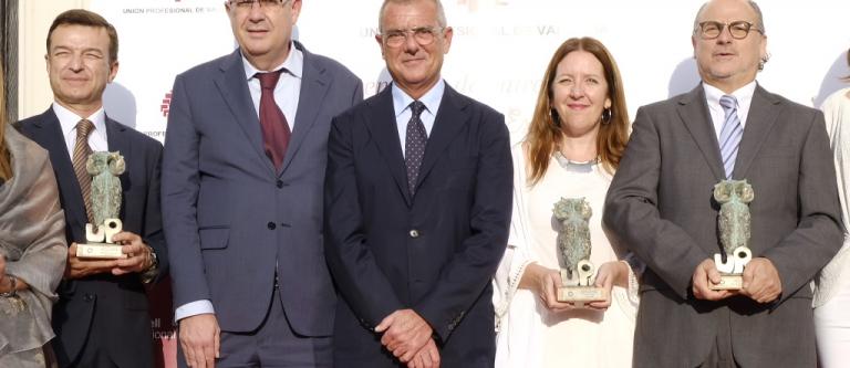 El Ivi La Asociacion De Empresarias Y Profesionales De Valencia El Neurocirujano Jose Piquer Y La Fundacion Alanna Han Sido Los Premiados