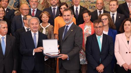 ReyconlaprimeraedicióndelPremio Procuraespañola