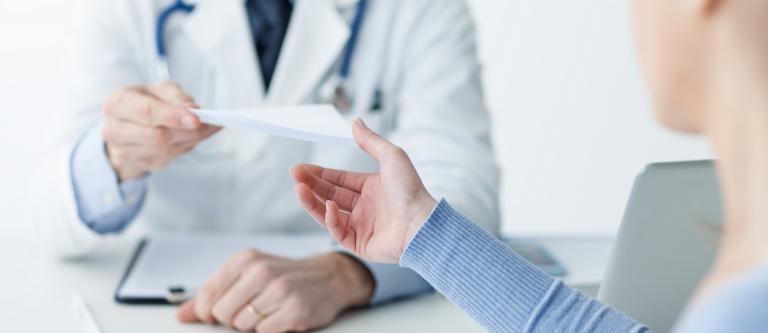 Médico-receta-sanidad