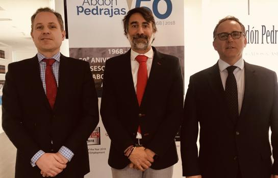 izquierda a derecha: Antonio Pedrajas, socio director de Abdón Pedrajas, Javier Thibault, e Iván López García de la Riva, director del área Laboral de Abdón Pedrajas