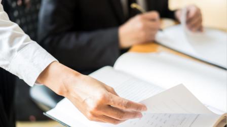 Condena a abogado por apropiación