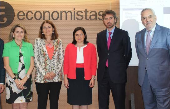 Alejandro Arola, Presidente de Arola, Pilar Jurado, Directora General del Dpto. de Aduanas e Impuestos Especiales, María José Garde, Directora General de Tributos, María Isabel López, Subdir. General de I