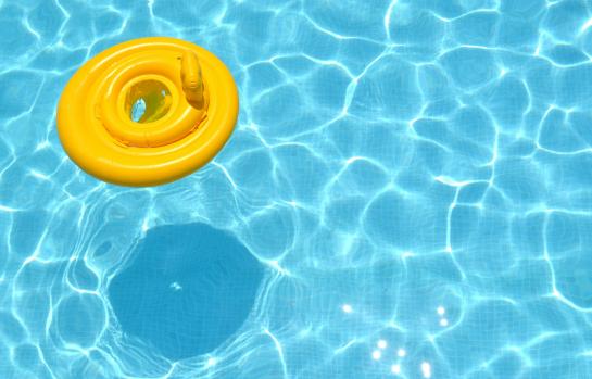 CNMC y piscinas