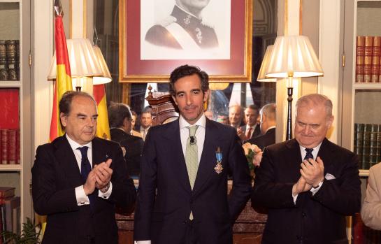 Juan José Sánchez Puig, recibe la cruz oficial de la Orden del Mérito Civil
