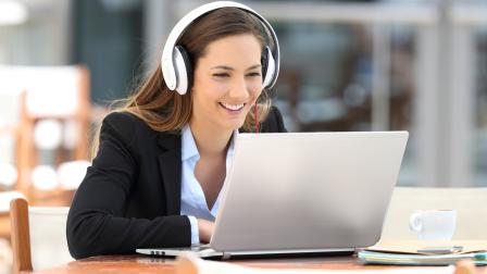 Trabajador-videollamada