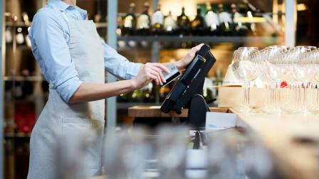 Camarera-trabajador de hostelería