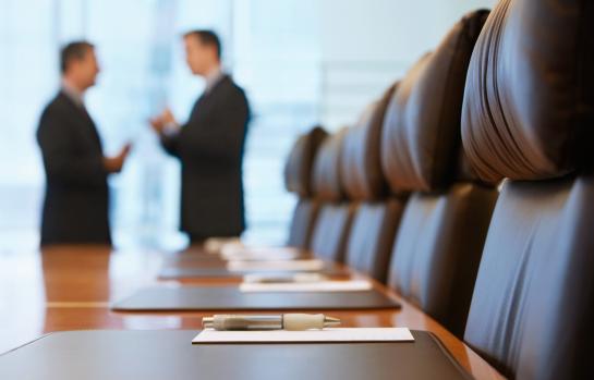 Empresa-ejecutiva-junta de socios