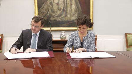 José Ángel Martínez Sanchiz, presidente del Consejo General del Notariado; y María José de la Fuente, Presidenta del Tribunal de Cuentas
