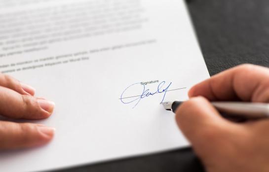 Firma de un contrato