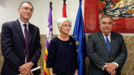 Segarra visita la Fiscalía de Baleares