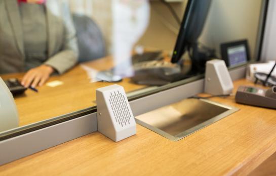 Condena a director de sucursal