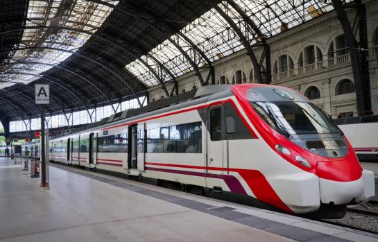 Tren de viajeros y billete