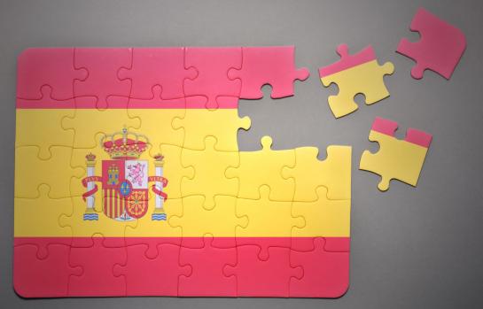 Multa por rajar una bandera de España