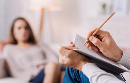 Revelación de secretos psicólogo y exmujer