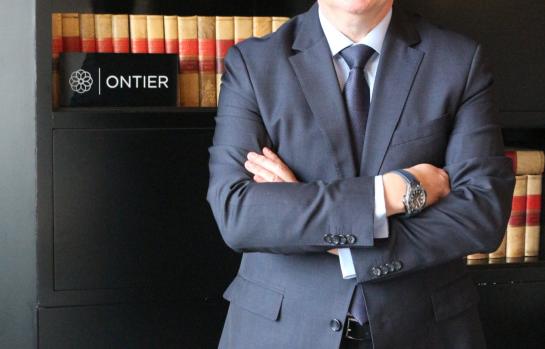 ONTIER ficha a Luís Osuna