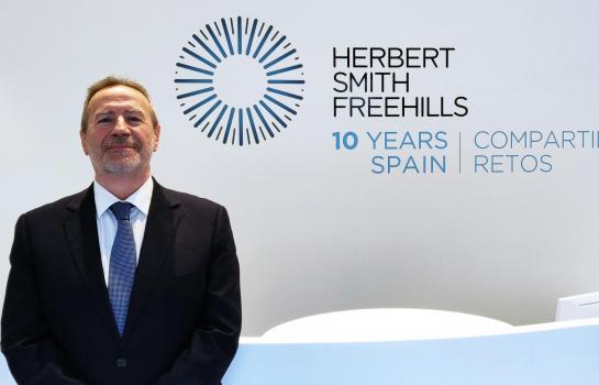 Francisco Montiano ficha por Herbert Smith Freehills