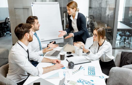 Despido procedente por insultar al hijo del jefe