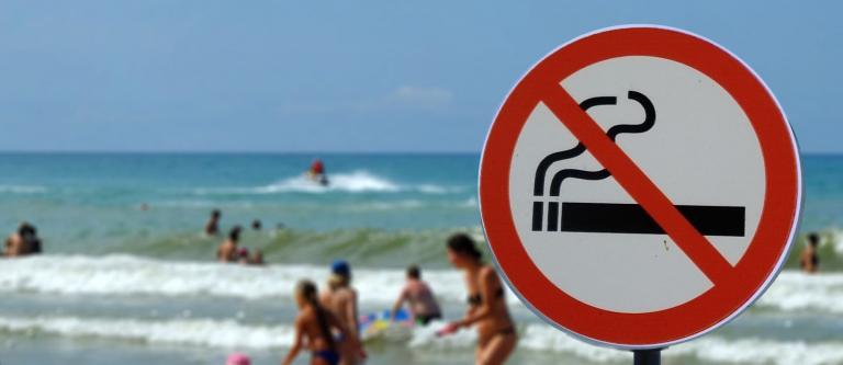 prohibicion de fumar en playa covid