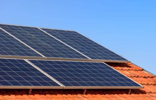 Consumo energia placa solar normativa_imagen