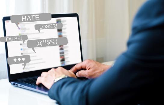 Criticas en internet_derecho al honor_imagen