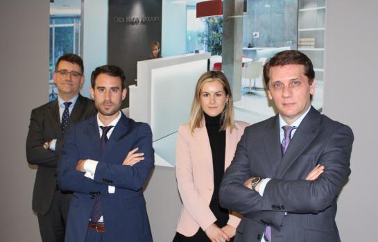 Juan Ignacio Alonso Dregi y Equipo_CECA MAGAN Abogados_GRUPAL_abril_2021_IMG_1470