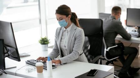 Trabajador_mochila austriaca_imagen