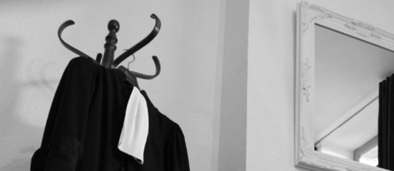 Los abogados cuelgan la toga por el Coronavirus - Granada - COPE