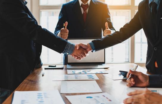 Negotiating,A,Business,Deal.,Concept,Of,Dispute,Resolution,And,Mediation.