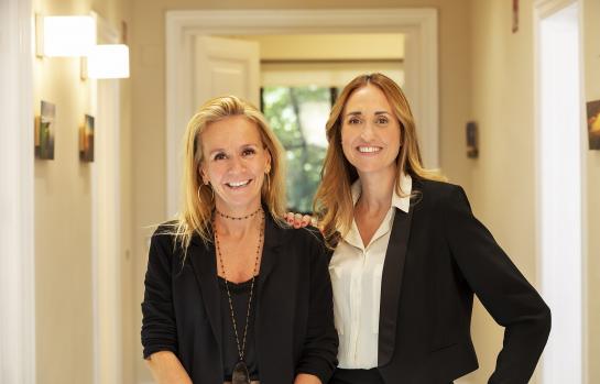 Marta Serra, socia directora de la oficina de RZS Abogados en Madrid y Mª Luisa Albelda, socia del área de seguros