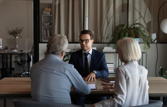 Informacion financiera y personas mayores