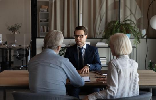 Informacion financiera y personas mayores