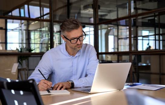 Mature,Business,Man,Executive,Manager,Looking,At,Laptop,Computer,Watching