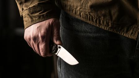 Hombre, violencia, navaja