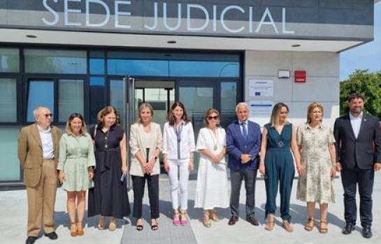 Llop visita juzgados de Luarca_img