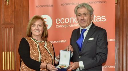 Cristina Herrero y Valentín Pich-Premio Gran Cruz CGE_img