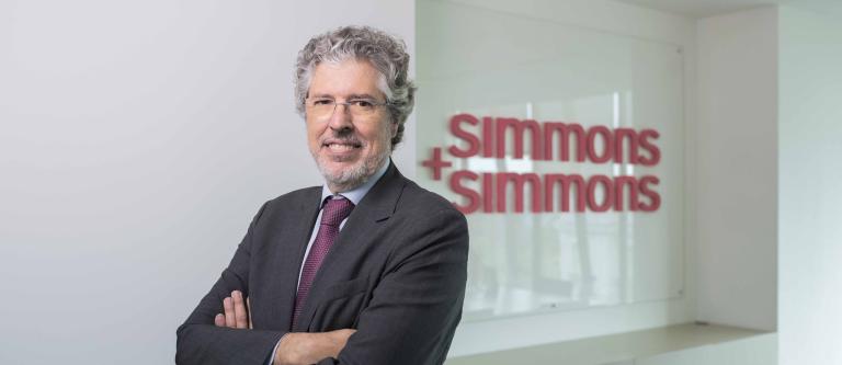 Juan Calvente refuerza la práctica laboral de Simmons   Simmons en España