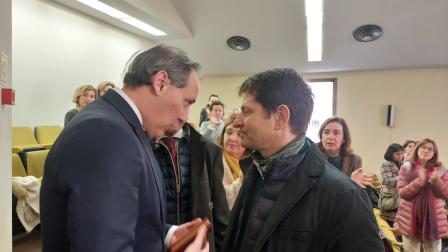 Eugenio Ribón conversa con un portavoz y representante del Comité de Huelga LAJ_img