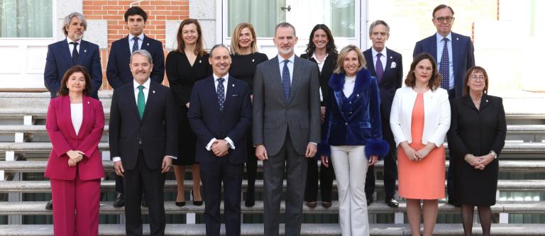 SM el Rey recibe en Zarzuela a la Junta de Gobierno del ICAM